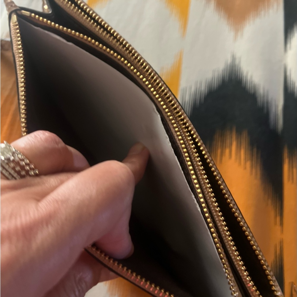 Coach beautiful & trendy clutch got from US - Picture 12 of 17